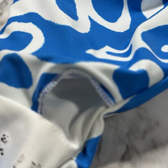 Dippin Daisy's Womens Tie Front Blue White Floral Swimsuit Bikini Top Size M - Picture 7 of 7